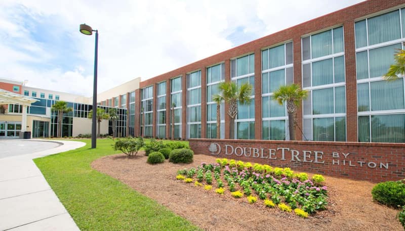 DoubleTree Hotel & Suites Charleston Airport — building
