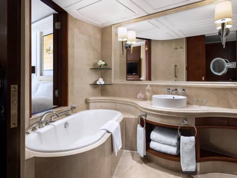 The Langham Hong Kong — bathroom