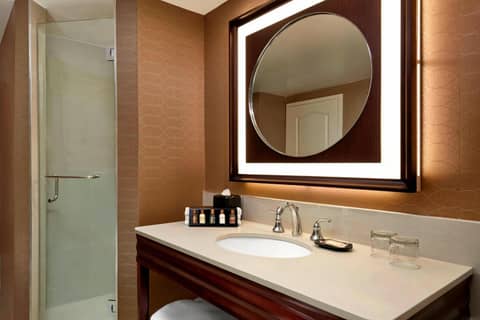 Sheraton Suites Calgary Eau Claire — photo 2