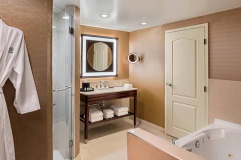 Sheraton Suites Calgary Eau Claire — photo 3