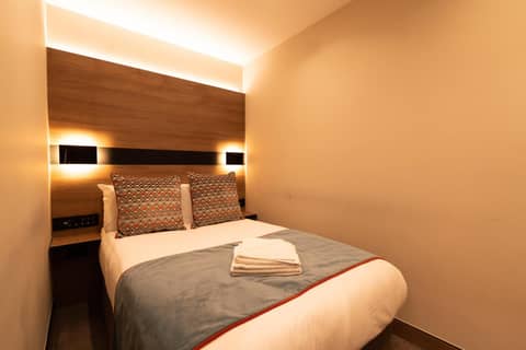 Merit Kensington Hotel — hotel room
