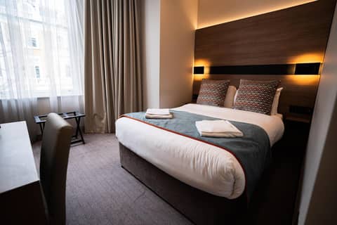 Merit Kensington Hotel — hotel room