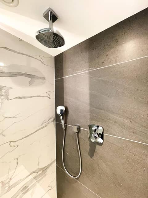 Merit Kensington Hotel — bathroom