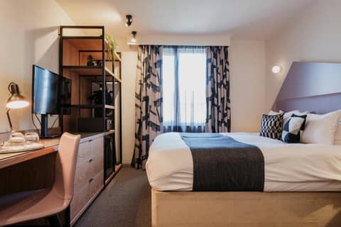 The Fox & Goose Hotel — hotel room