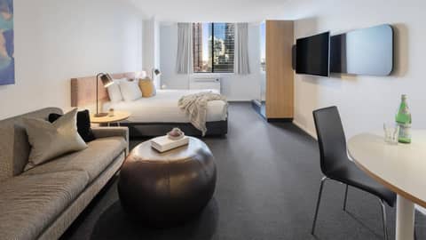 Oaks Perth Hotel — hotel room