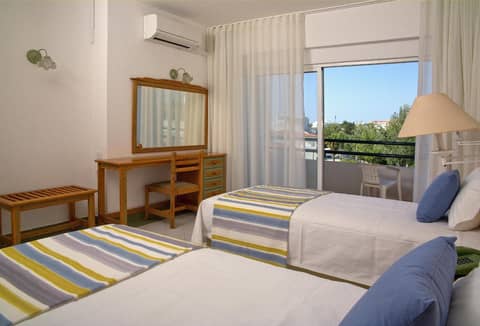 Ourabay Hotel Apartamento - Art & Holidays — hotel room