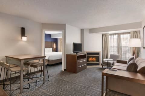 Residence Inn by Marriott Buffalo Galleria Mall — hotel room