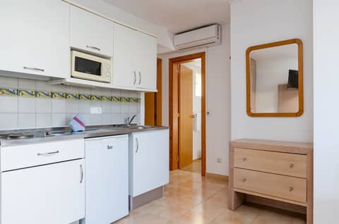 Mariner Club Apartments — kitchen
