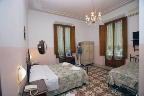 Hotel Desirèe — hotel room