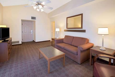 La Quinta Inn by Wyndham San Antonio Market Square — photo 4