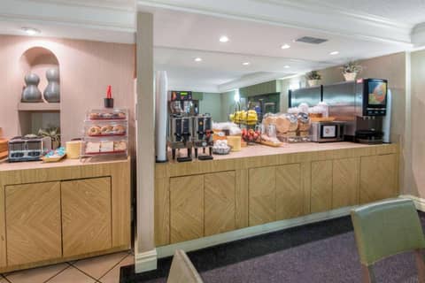 La Quinta Inn by Wyndham San Antonio Market Square — photo 5