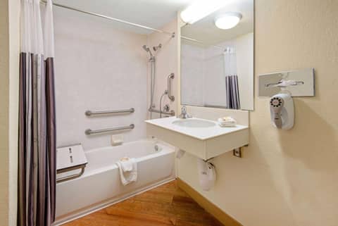 La Quinta Inn by Wyndham San Antonio Market Square — photo 7