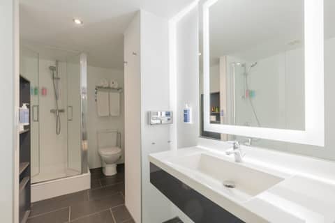 Thon Hotel Brussels City Centre — bathroom