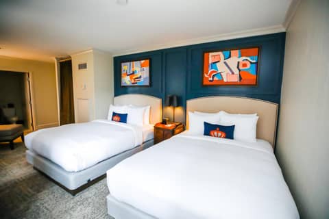 Dunhill Hotel — hotel room