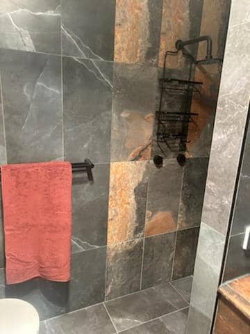 Windsurfer Resort — bathroom
