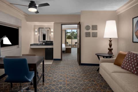 Embassy Suites by Hilton Phoenix Biltmore — photo 3