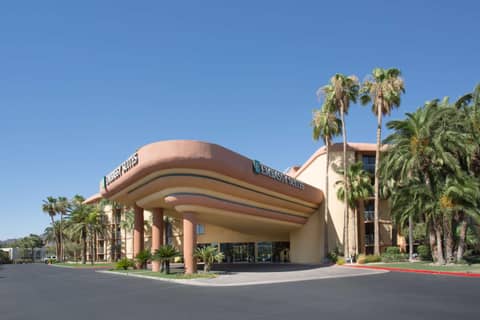 Embassy Suites by Hilton Phoenix Biltmore — photo 4