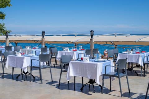 Armas Gul Beach — dining