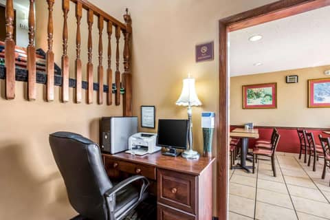 Econo Lodge Inn & Suites Fairview Heights St Louis — photo 7
