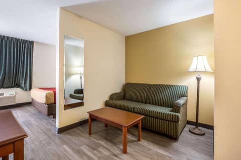 Econo Lodge Inn & Suites Fairview Heights St Louis — photo 9