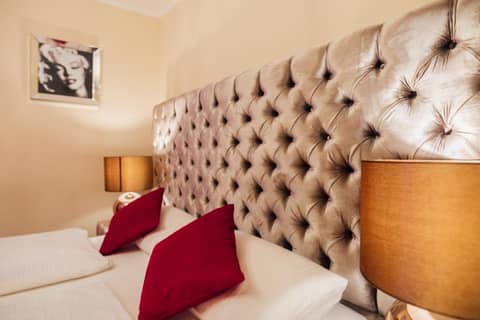Hotel CULT Hamburg — bedroom