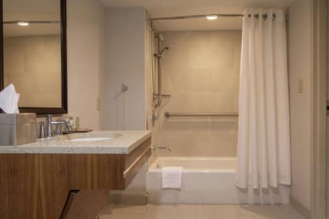 DoubleTree by Hilton Pittsburgh-Green Tree — photo 9