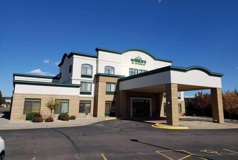 Wingate by Wyndham Coon Rapids — building