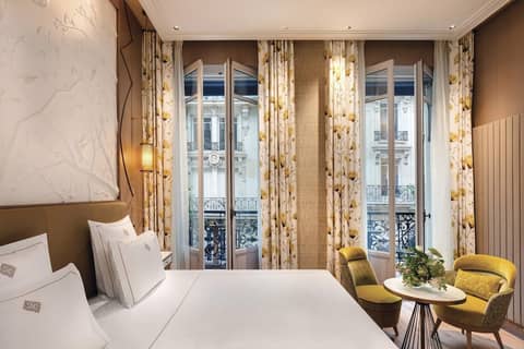 La Demeure Montaigne — hotel room