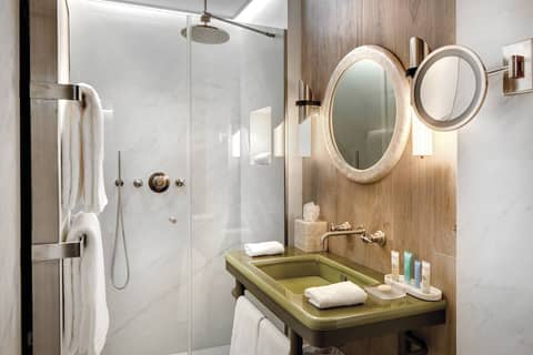 La Demeure Montaigne — bathroom