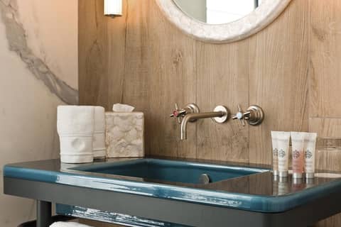 La Demeure Montaigne — bathroom
