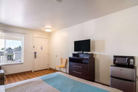 Motel 6 Portland Mall - 205 — photo 2