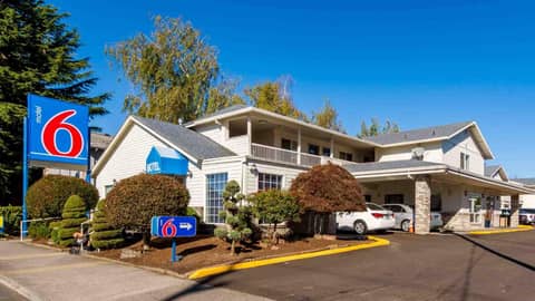 Motel 6 Portland Mall - 205 — photo 4