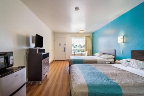 Motel 6 Portland Mall - 205 — photo 6