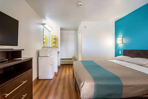 Motel 6 Portland Mall - 205 — photo 8