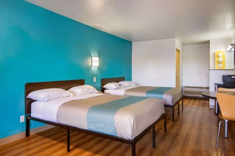 Motel 6 Portland Mall - 205 — photo 9