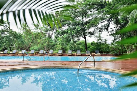 Lakeside Chalet - Mumbai, Marriott Executive Apartments — photo 7