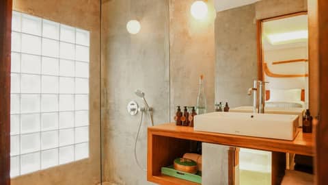 Annora Villas Seminyak — bathroom