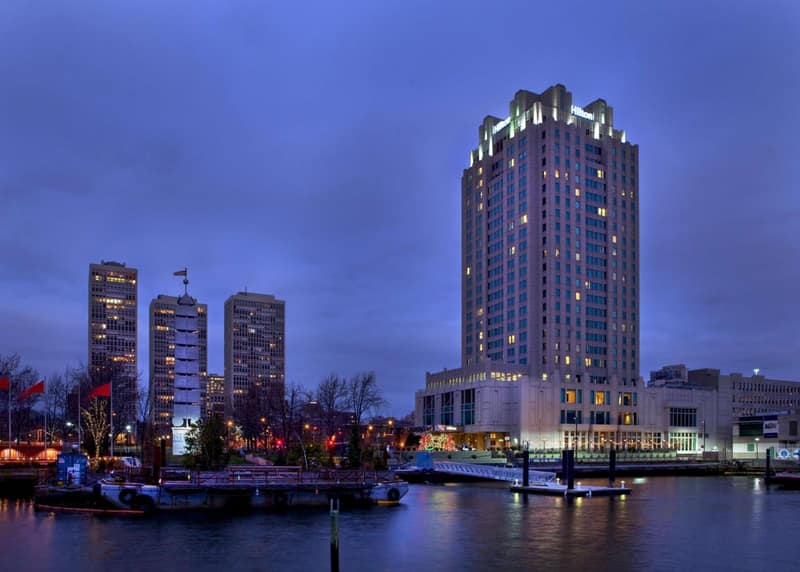 Hilton Philadelphia at Penn's Landing — building