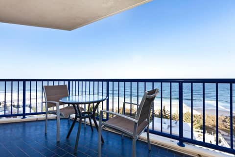Surf Regency — balance & terrace