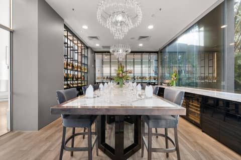 Crowne Plaza Surfers Paradise by IHG — dining