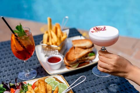 Crowne Plaza Surfers Paradise by IHG — dining
