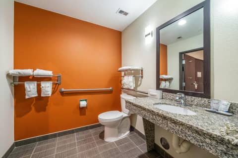 Restwell Inn & Suites I-45 North — photo 3