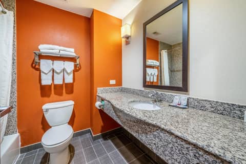 Restwell Inn & Suites I-45 North — photo 4