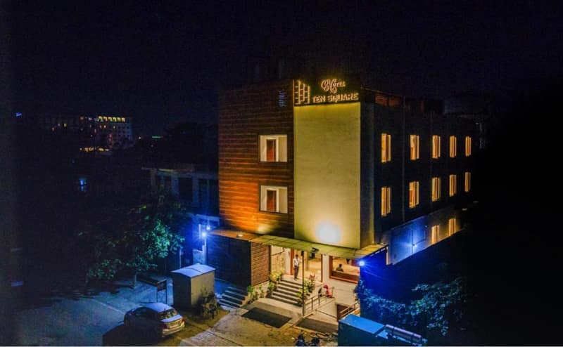 HOTEL TEN SQUARE - 5 Minutes from The Taj Mahal — building