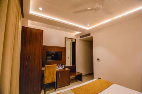 HOTEL TEN SQUARE - 5 Minutes from The Taj Mahal — hotel room