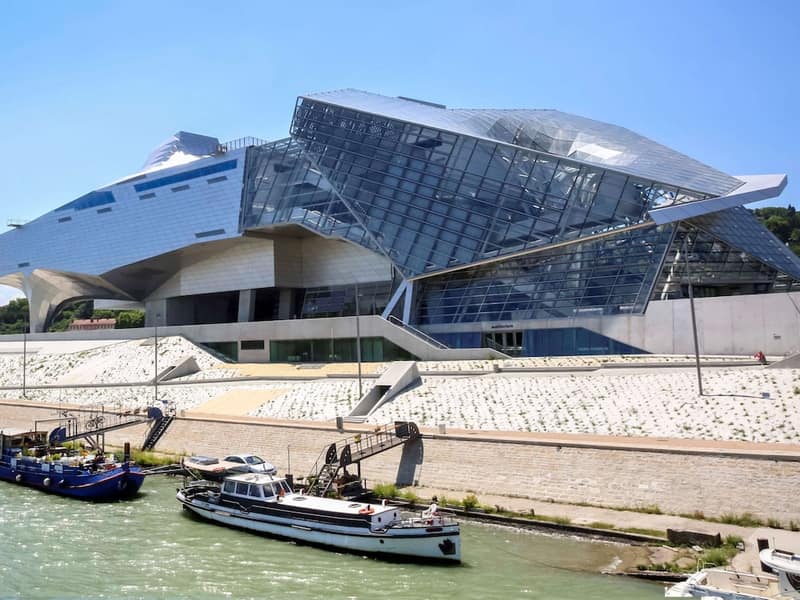 ibis Lyon Gerland Musée des Confluences — building