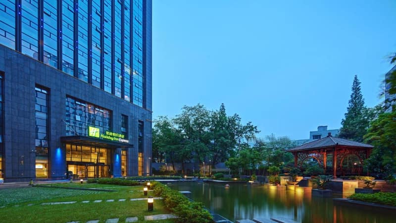 Holiday Inn Express Hangzhou Huanglong, an IHG Hotel — hotel building