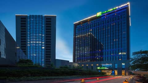 Holiday Inn Express Hangzhou Huanglong, an IHG Hotel — hotel building