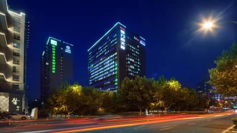 Holiday Inn Express Hangzhou Huanglong, an IHG Hotel — hotel building