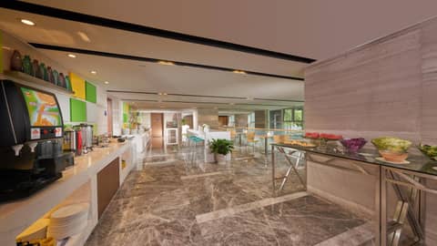 Holiday Inn Express Hangzhou Huanglong, an IHG Hotel — hotel reception